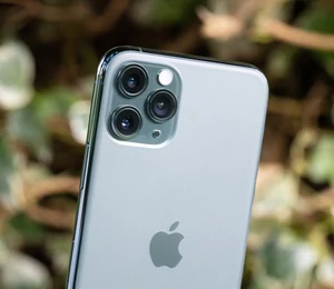 Un iPhone 11 Pro passe 1 mois au fond d'un lac gelé et ressort indemne